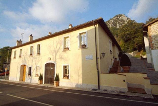 Gasthaus Molino Del Duca Cesi Terni Exterior foto